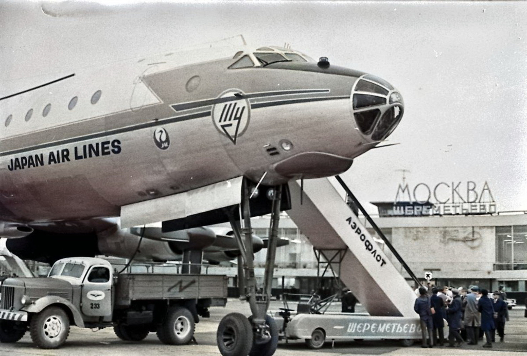 Tu-114-Japan-Airlines-1960s.jpeg